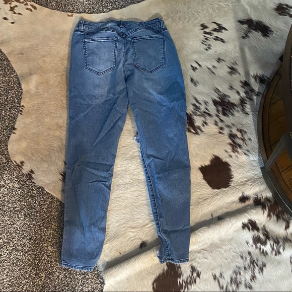 Distressed holey jeans - Picture 4 of 4